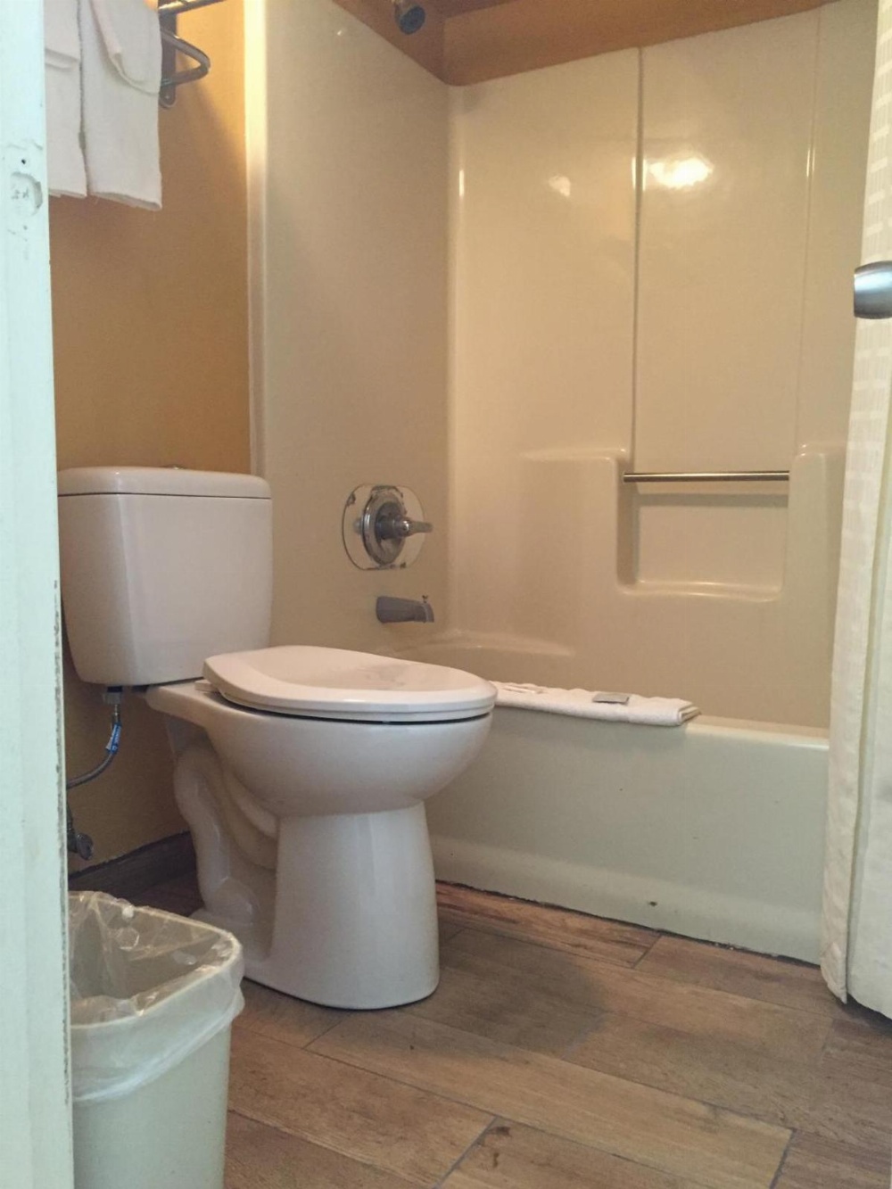 Room image 2