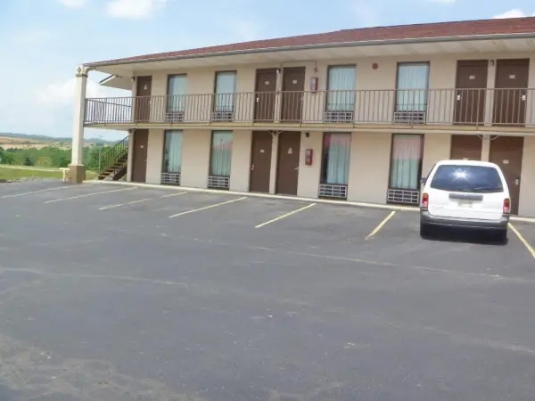 Parkway Inn 5